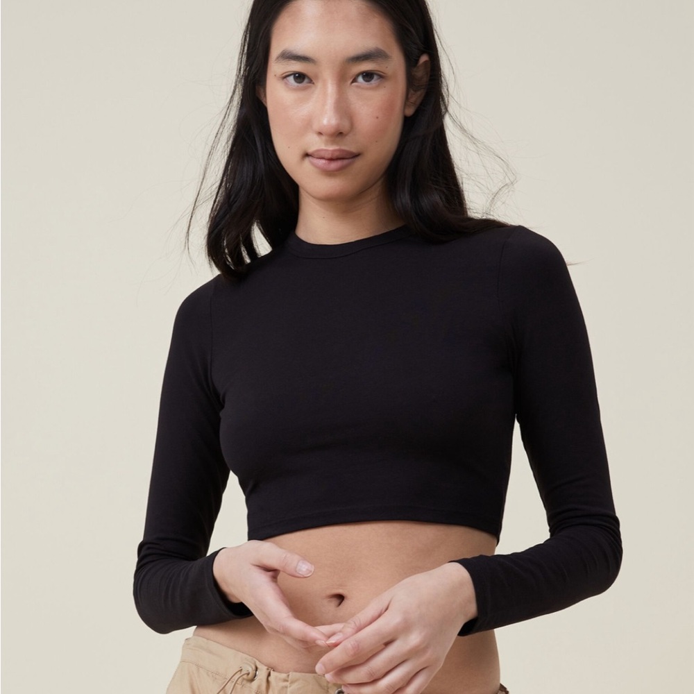 WORN ONCE Cotton On long sleeve black cropped shirt. SIZE MEDIUM